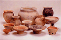 さまざまな形の土器の画像