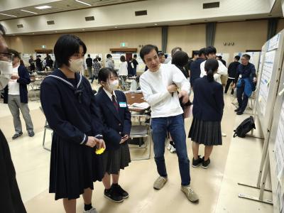 ポスターセッションの様子(2)