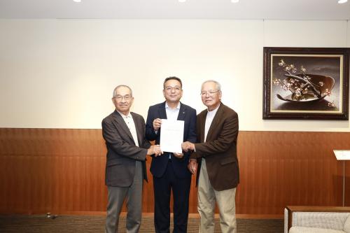 意見書提出時写真