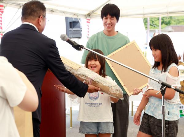 オオサンショウウオグッズ贈呈