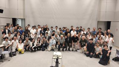参加者みんなで集合写真を撮影